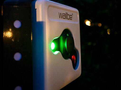 E-Ladesäule direkt vor Schloss Kaarz