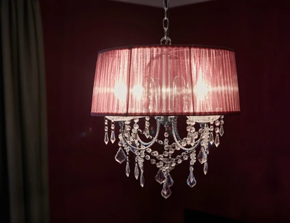 Schloss Kaarz Zimmer Agnes Kronleuchter als Deckenlampe